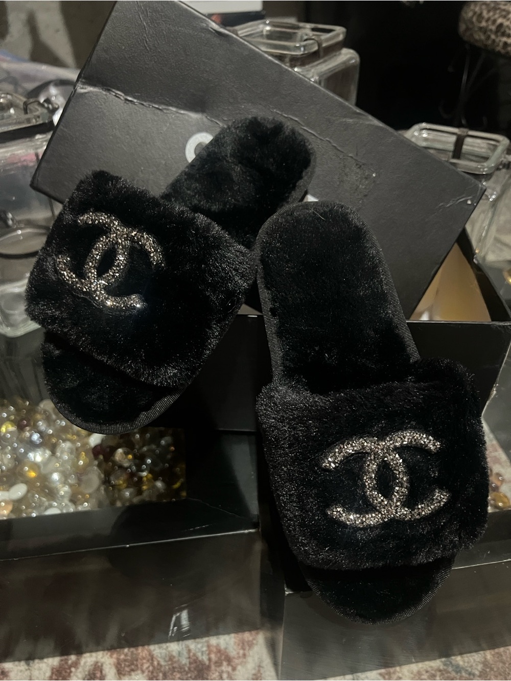 Cozy Faux Fur Slide BLACK/silver🔥House Slipper size 6 NEW 🔥🔥🔥🫵🏻foe you 🔥